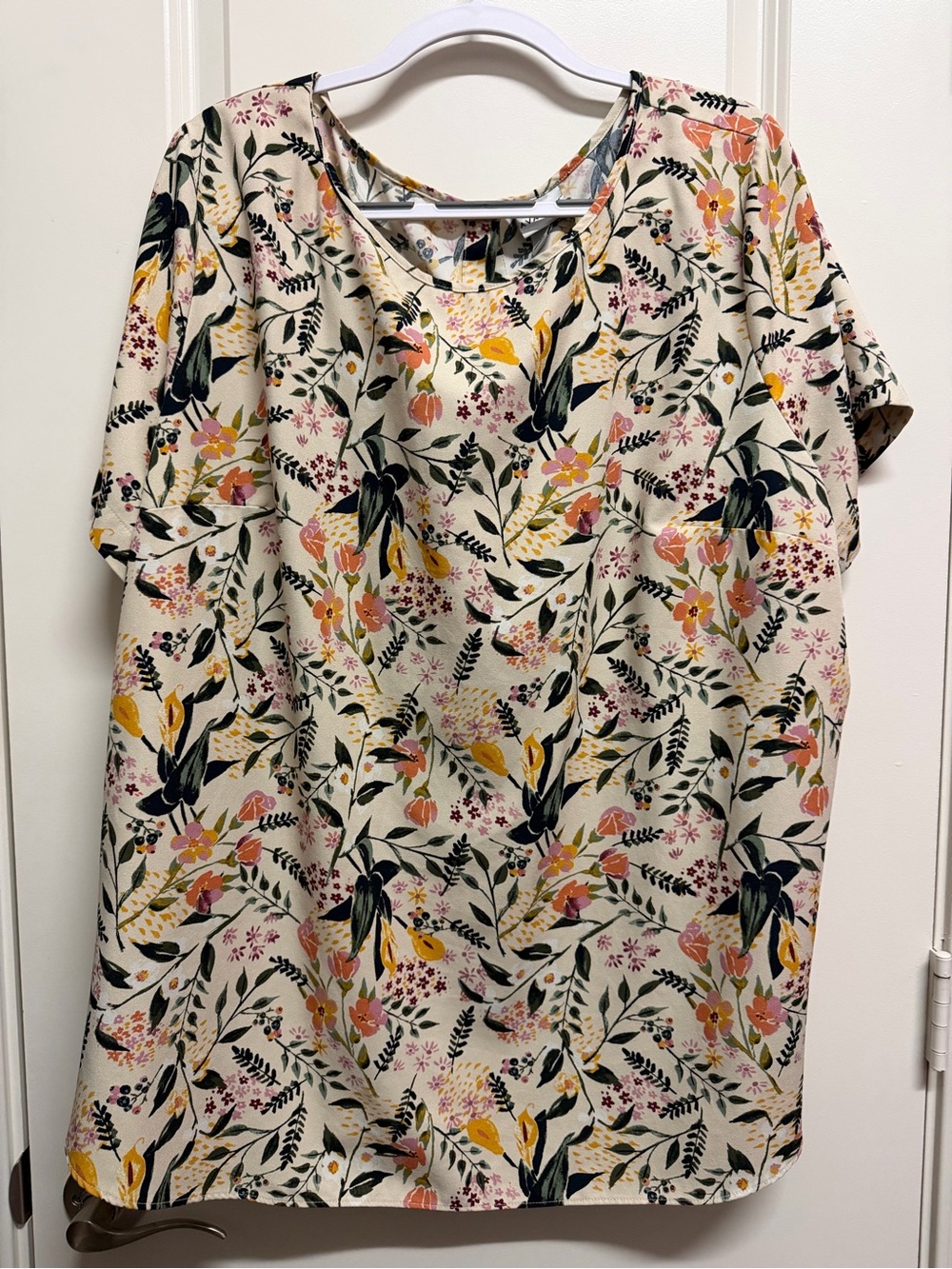✨ Pick 3 for $15 ✨ Ava & Viv Cream Floral Short Sleeve Blouse
